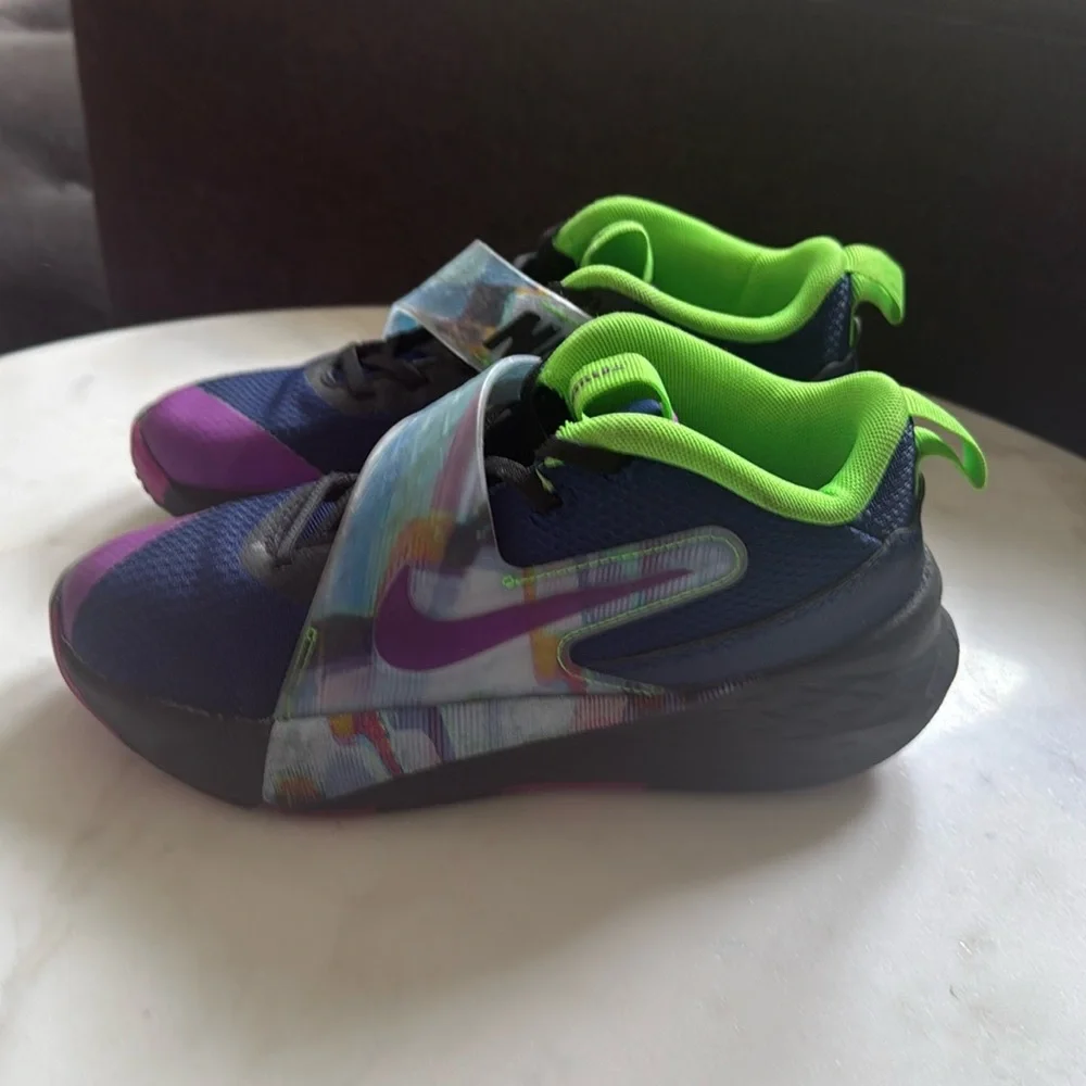 Nike Team Hustle D12 kids shoes